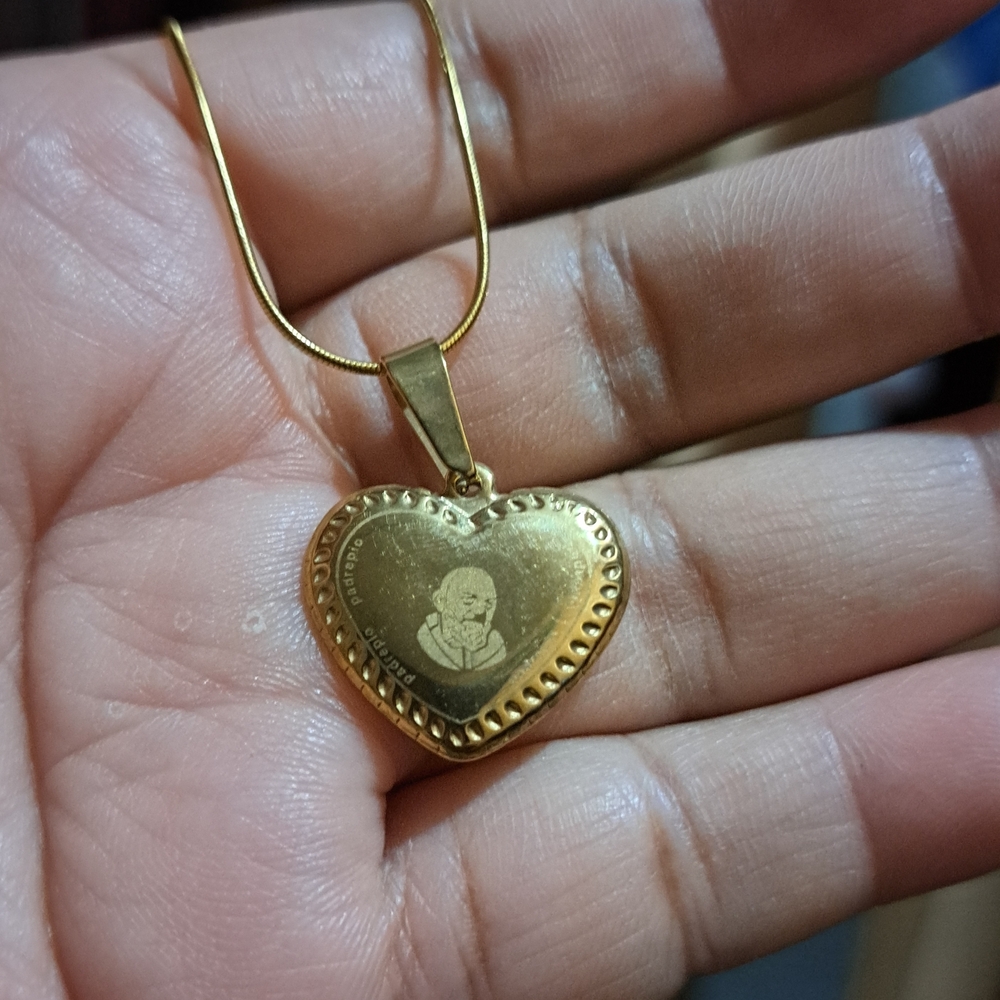 Gold Heart Locket Pendant Necklace - Women Jewelry